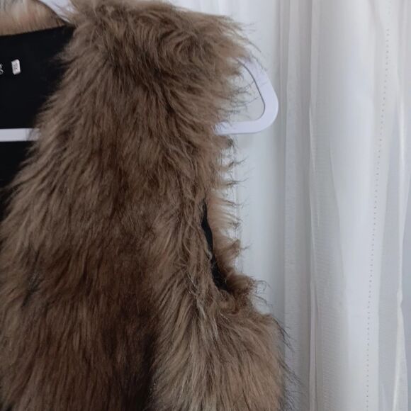 TANMING Faux Fur Vest XS Pockets Hook & Loop Fasteners Waist Length - Picture 4 of 10